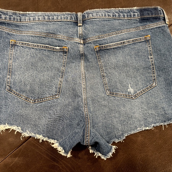 Abercrombie & Fitch The Mom Short High Rise Distressed Shorts Sz 35/20-NWT - Picture 2 of 4